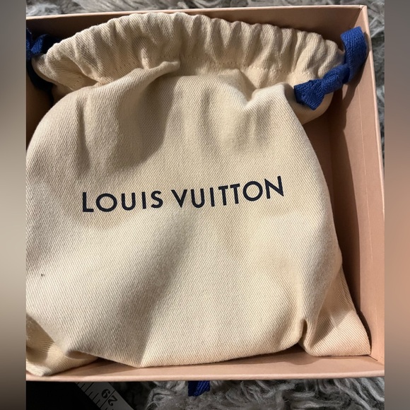 Authentic Luis Vuitton LV Initiales 40mm Reversible Belt - Picture 6 of 8